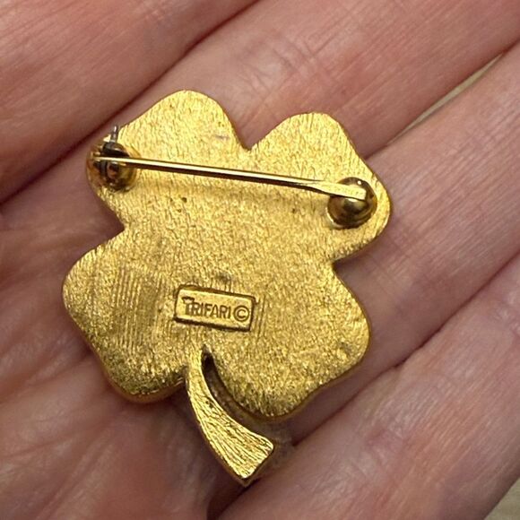 TRIFARI BLUE & GOLD TONE 4 LEAF CLOVER PIN BROOCH COSTUME GEM LUCKY CHARM VGUC - Picture 3 of 7